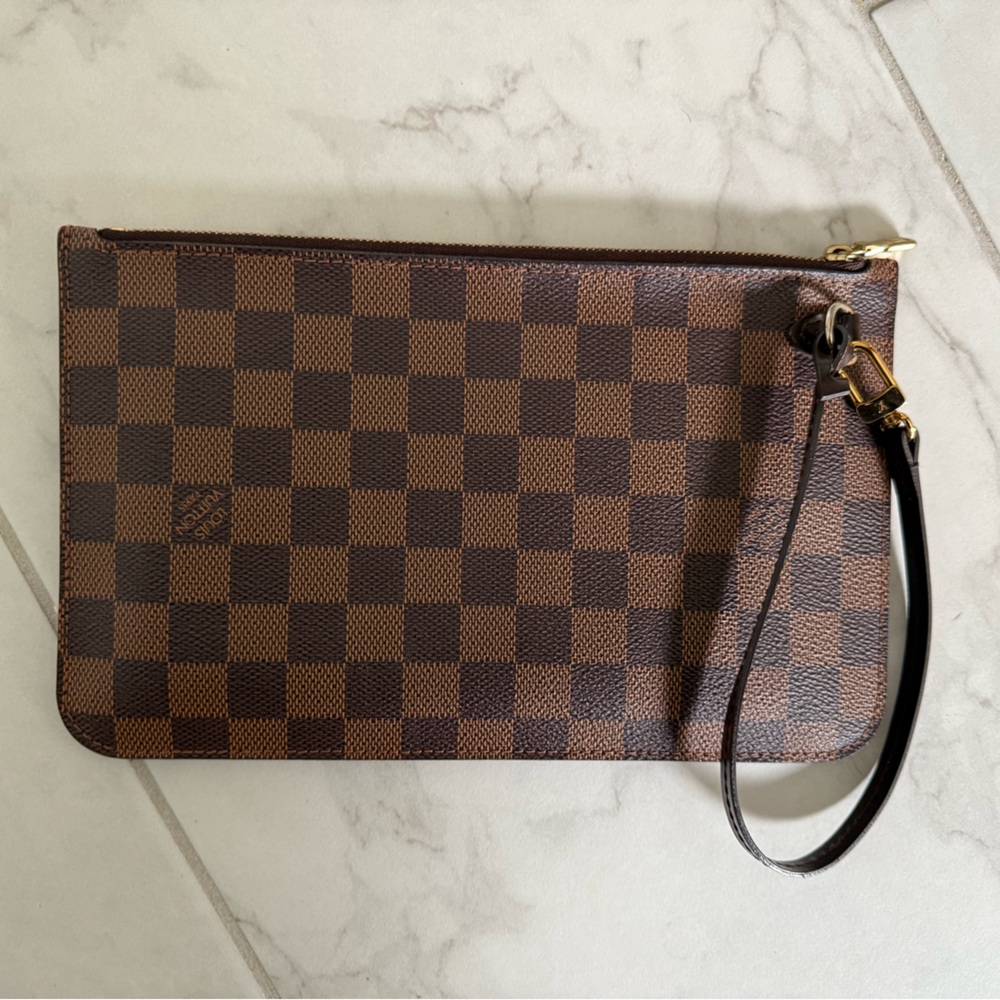 Louis Vuitton Neverfull MM Pochette